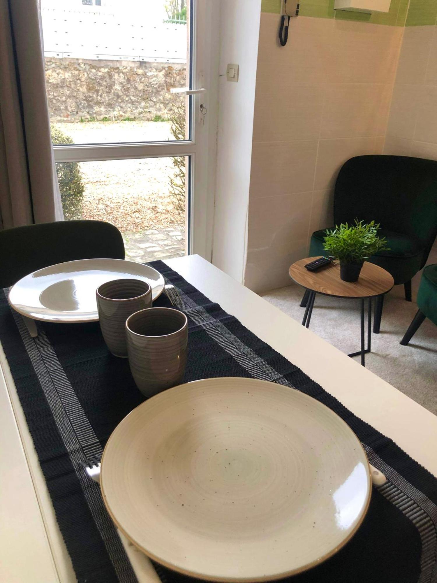 Le Buc - Gare Chantiers - Netflix Apartment